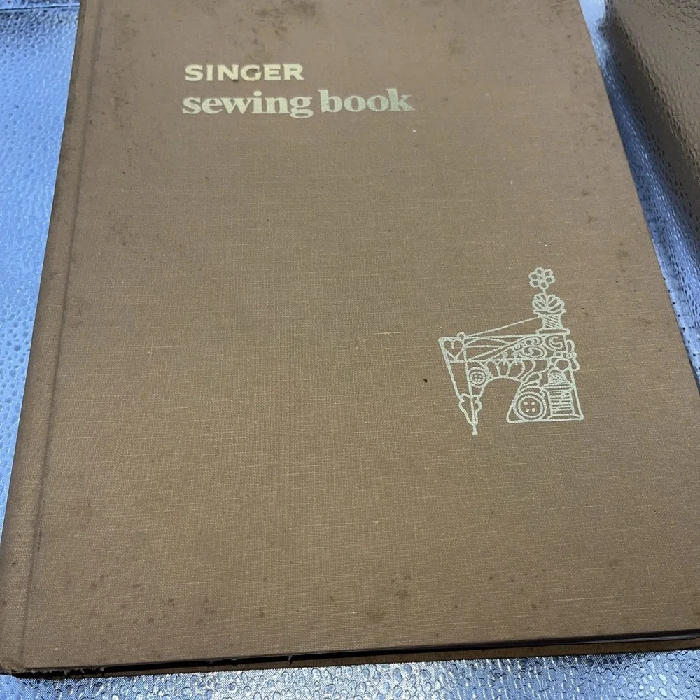 Vintage Hardcover Singer Sewing Book 1969 1st Edition Gladys Cunningham 8 Print